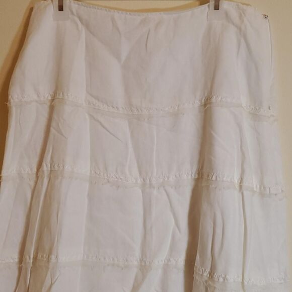 Gianni-bini Women's White Skirt - Picture 3 of 8